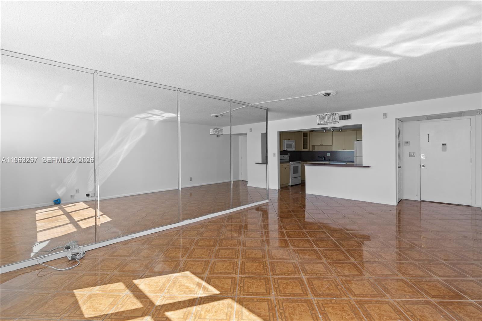 TRAFALGAR TOWERS CONDOMIN - Residential