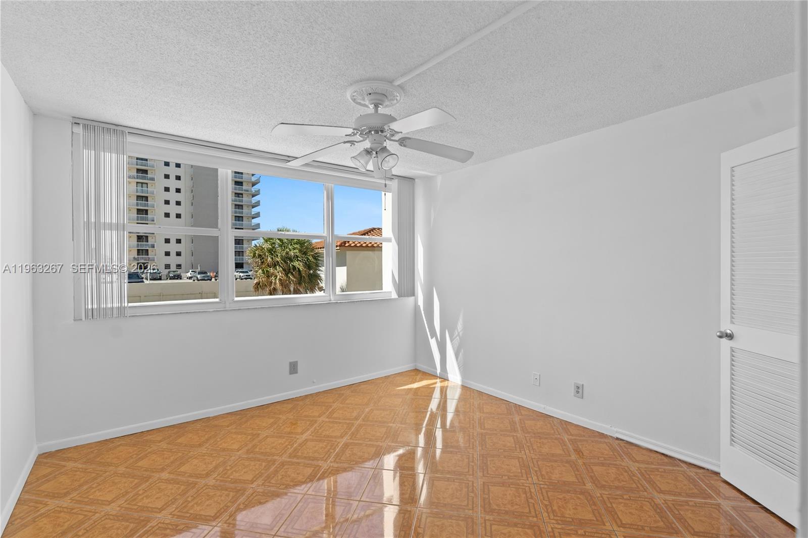 TRAFALGAR TOWERS CONDOMIN - Residential