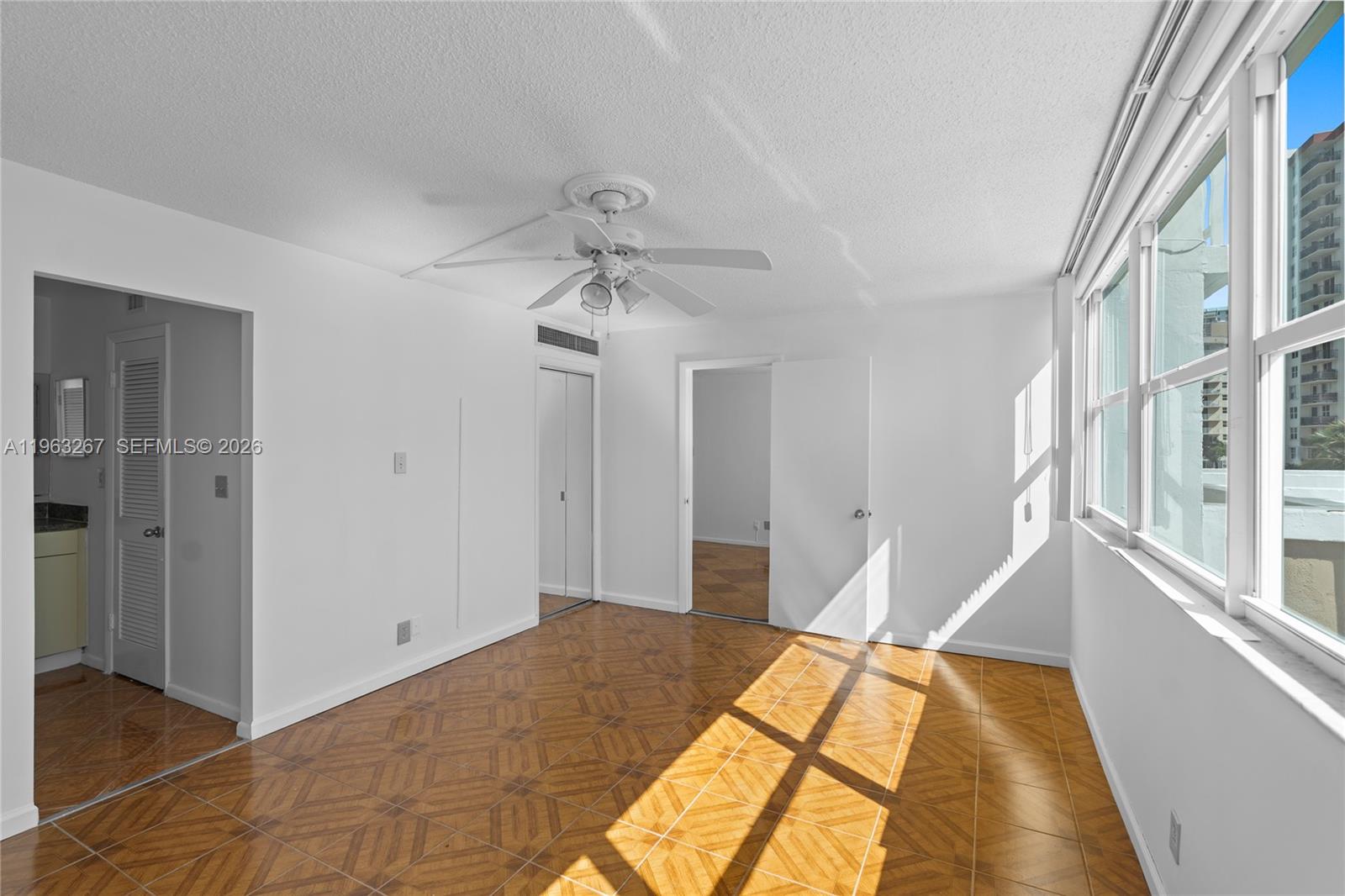 TRAFALGAR TOWERS CONDOMIN - Residential