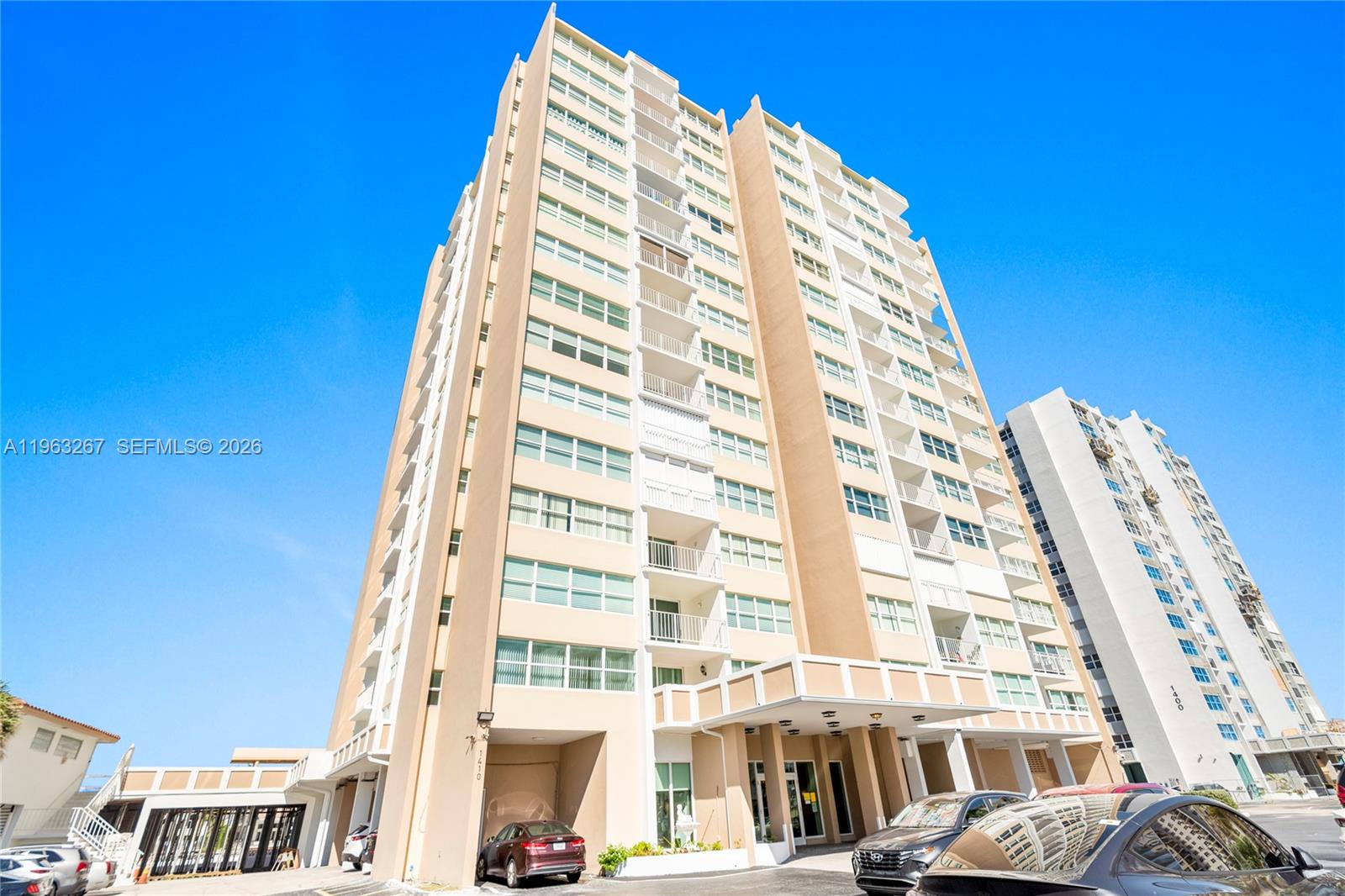 TRAFALGAR TOWERS CONDOMIN - Residential