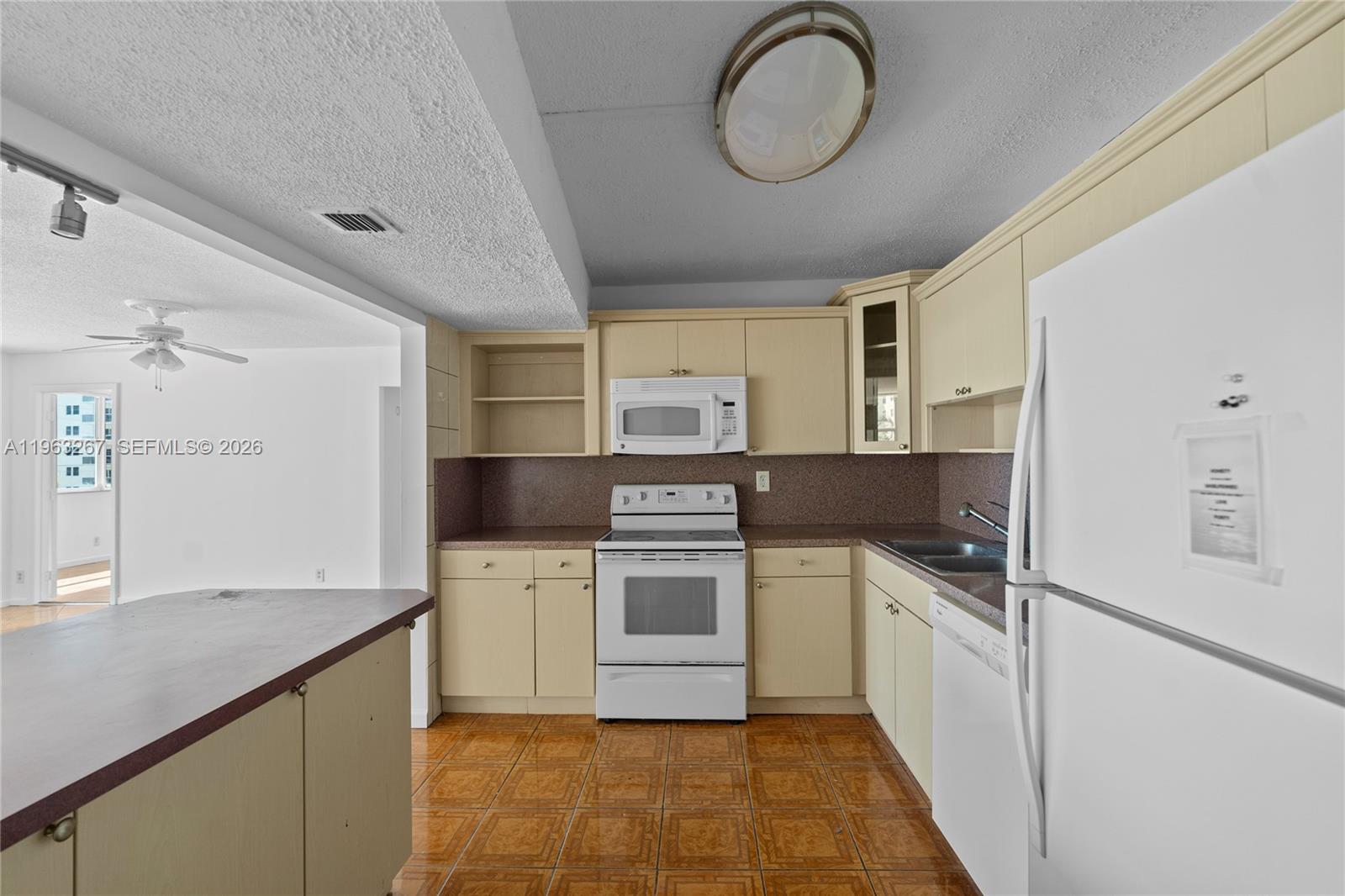 TRAFALGAR TOWERS CONDOMIN - Residential