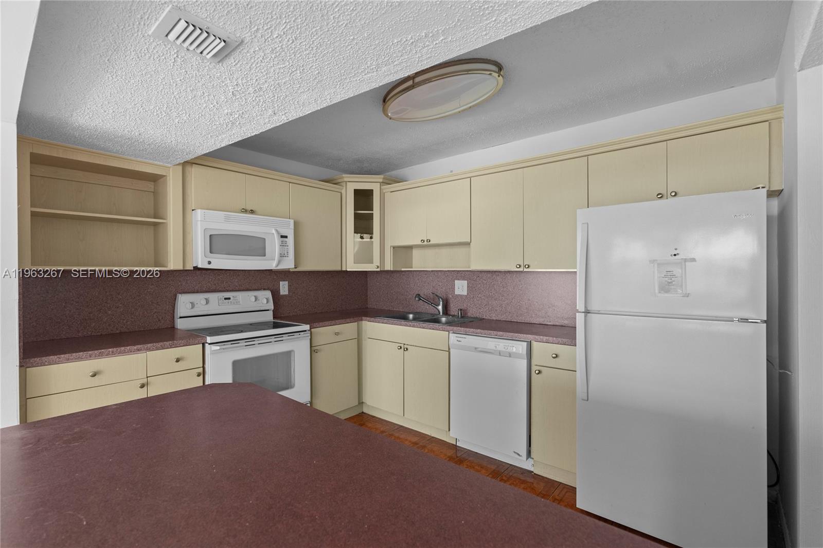 TRAFALGAR TOWERS CONDOMIN - Residential