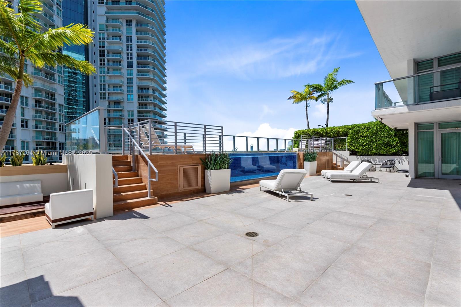 PARQUE TOWERS CONDO - Residential