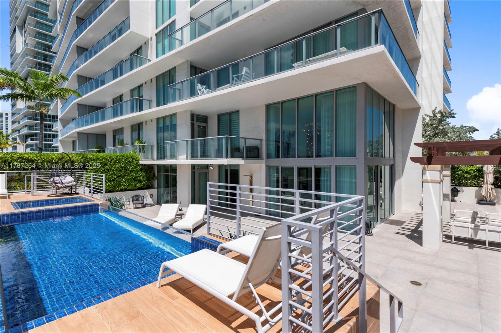 PARQUE TOWERS CONDO - Residential
