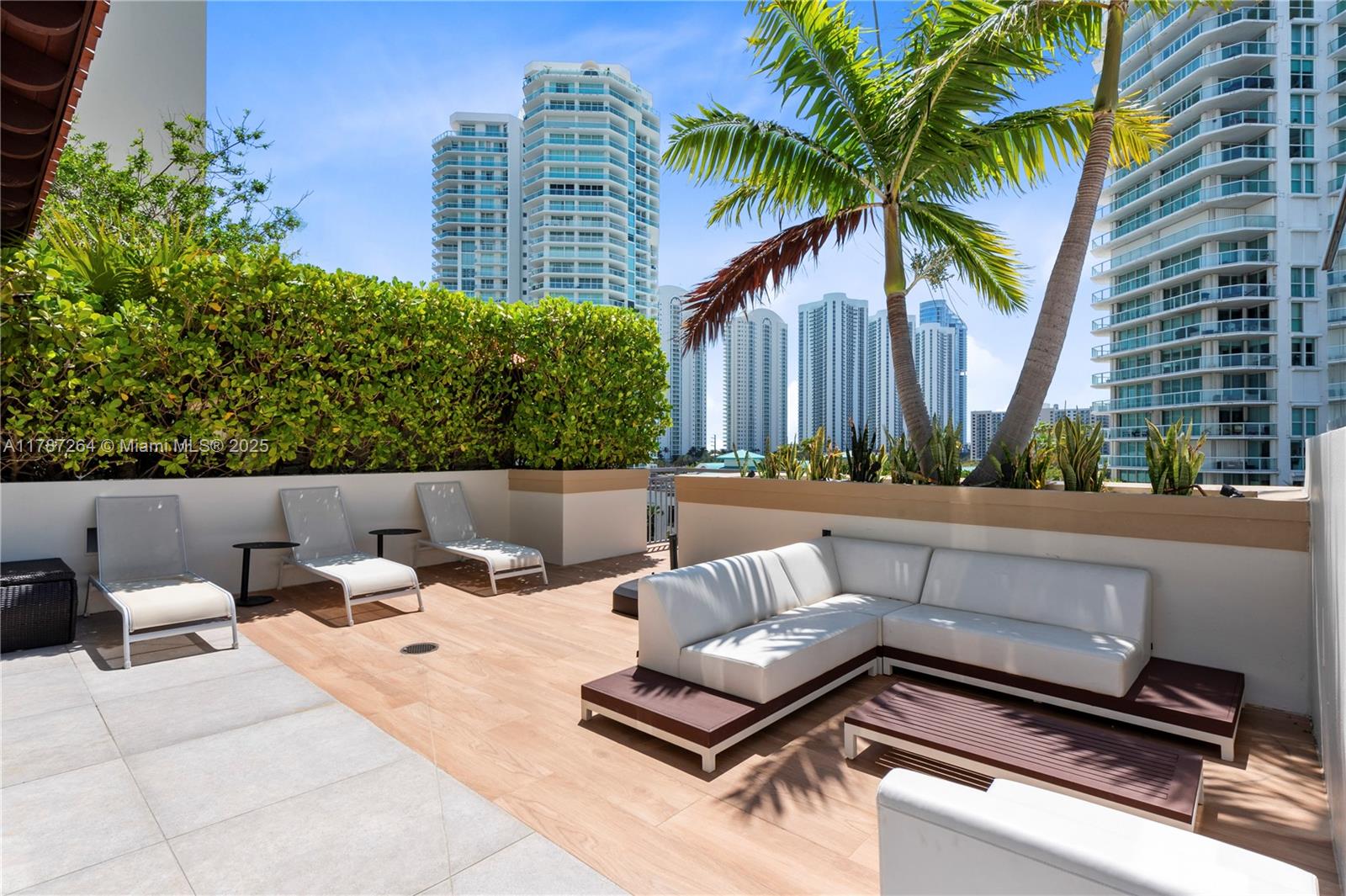 PARQUE TOWERS CONDO - Residential
