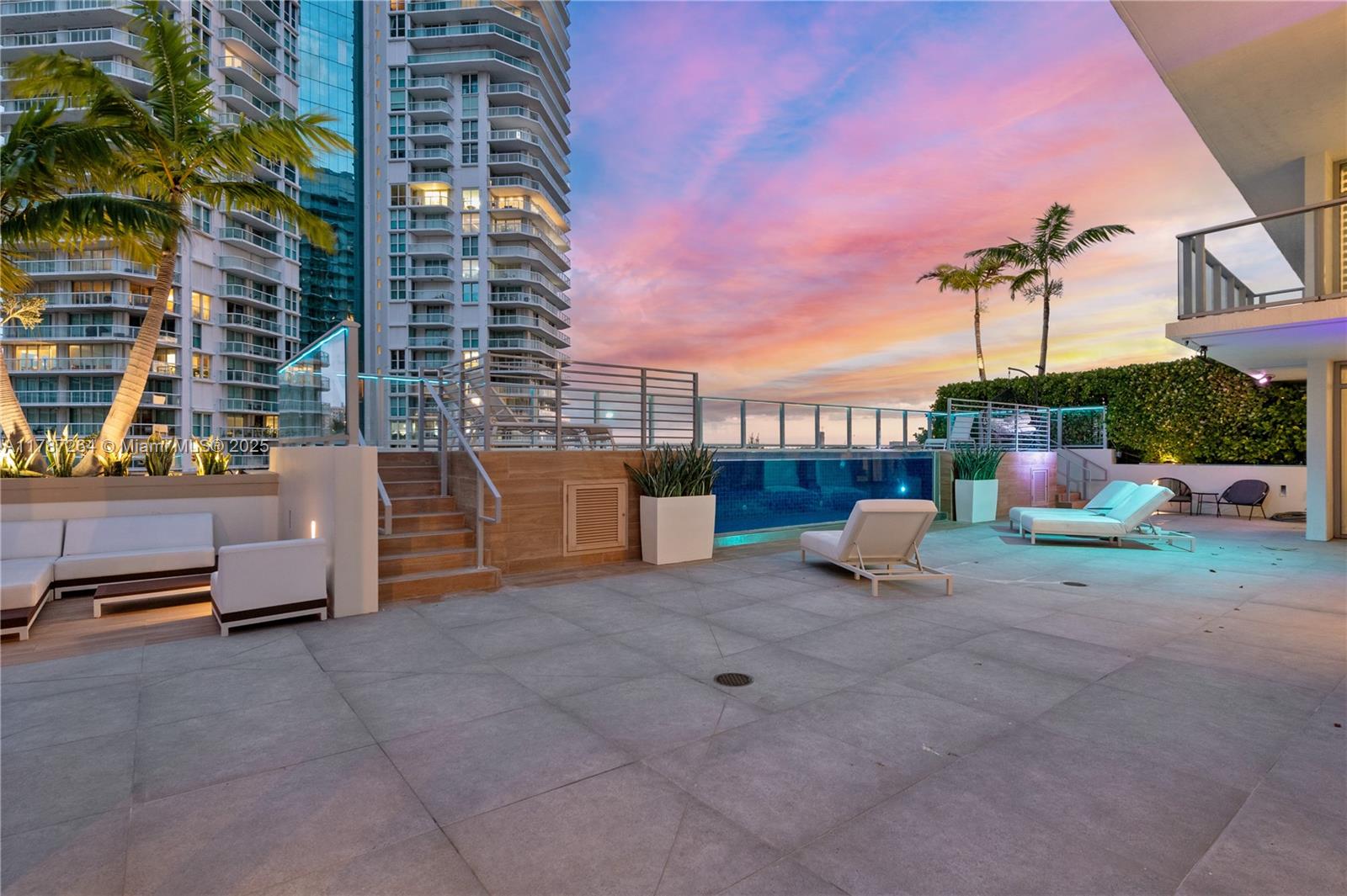 PARQUE TOWERS CONDO - Residential