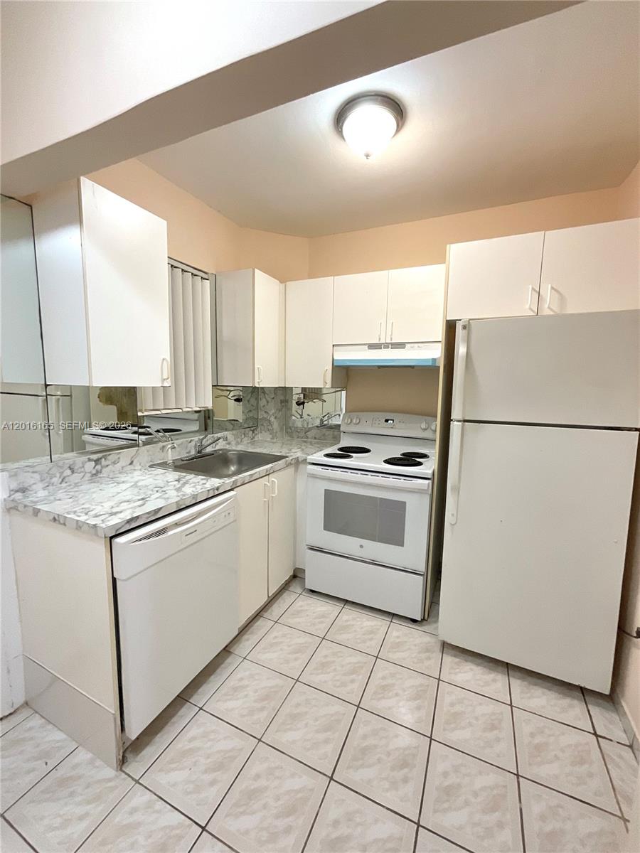 MELROSE PLACE SOUTH CONDO - Residential