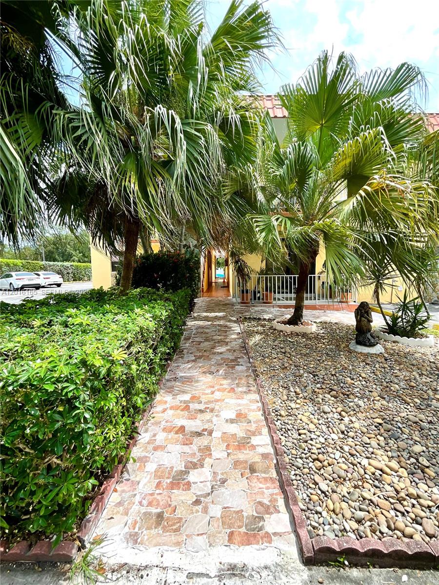 MELROSE PLACE SOUTH CONDO - Residential