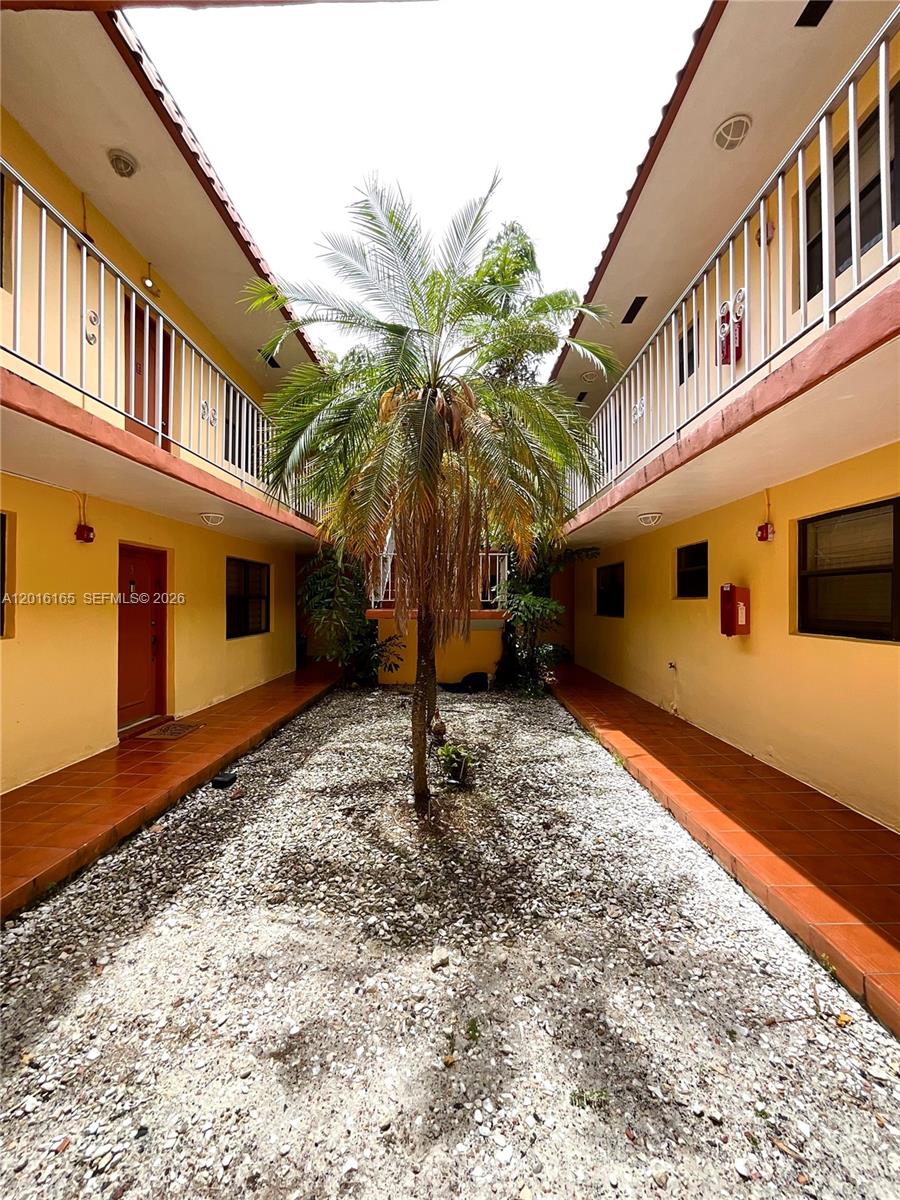 MELROSE PLACE SOUTH CONDO - Residential
