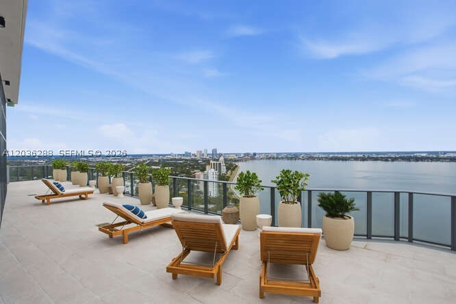 Bayshore Ysabella Condomin - Residential
