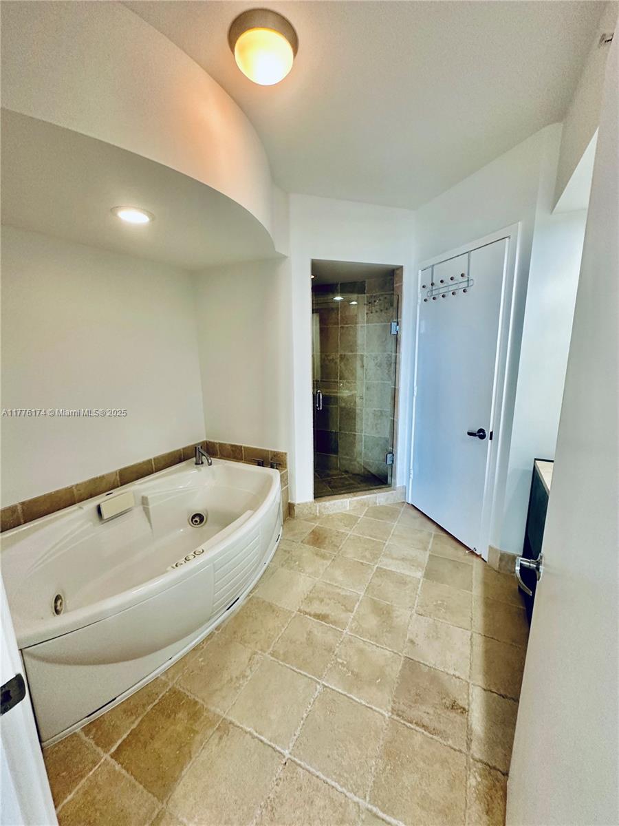 TRUMP ROYALE CONDO - Residential Lease