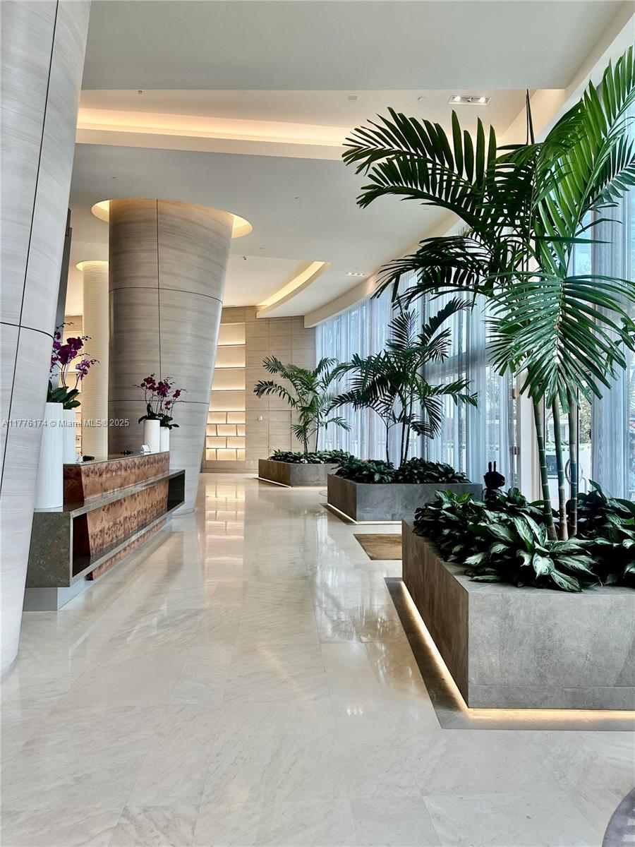 TRUMP ROYALE CONDO - Residential Lease
