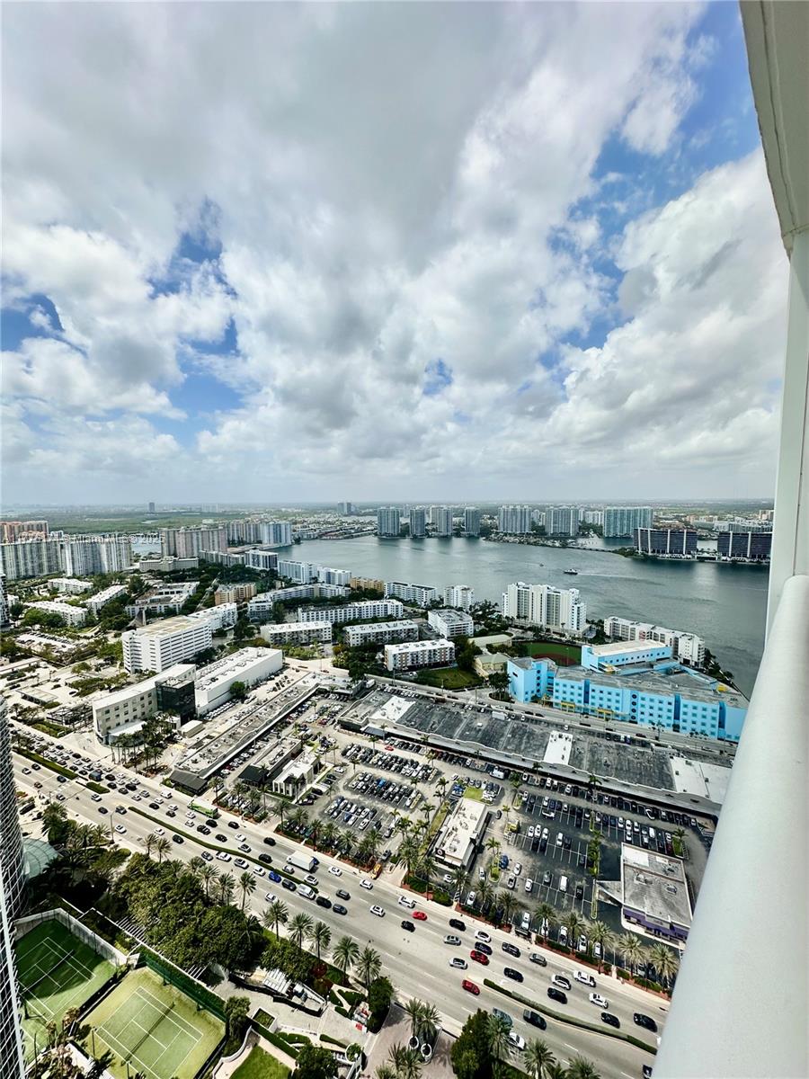 TRUMP ROYALE CONDO - Residential Lease