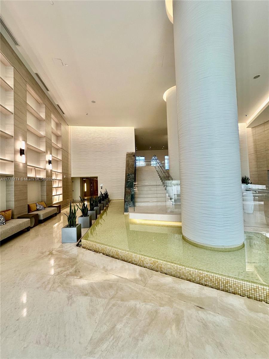 TRUMP ROYALE CONDO - Residential Lease