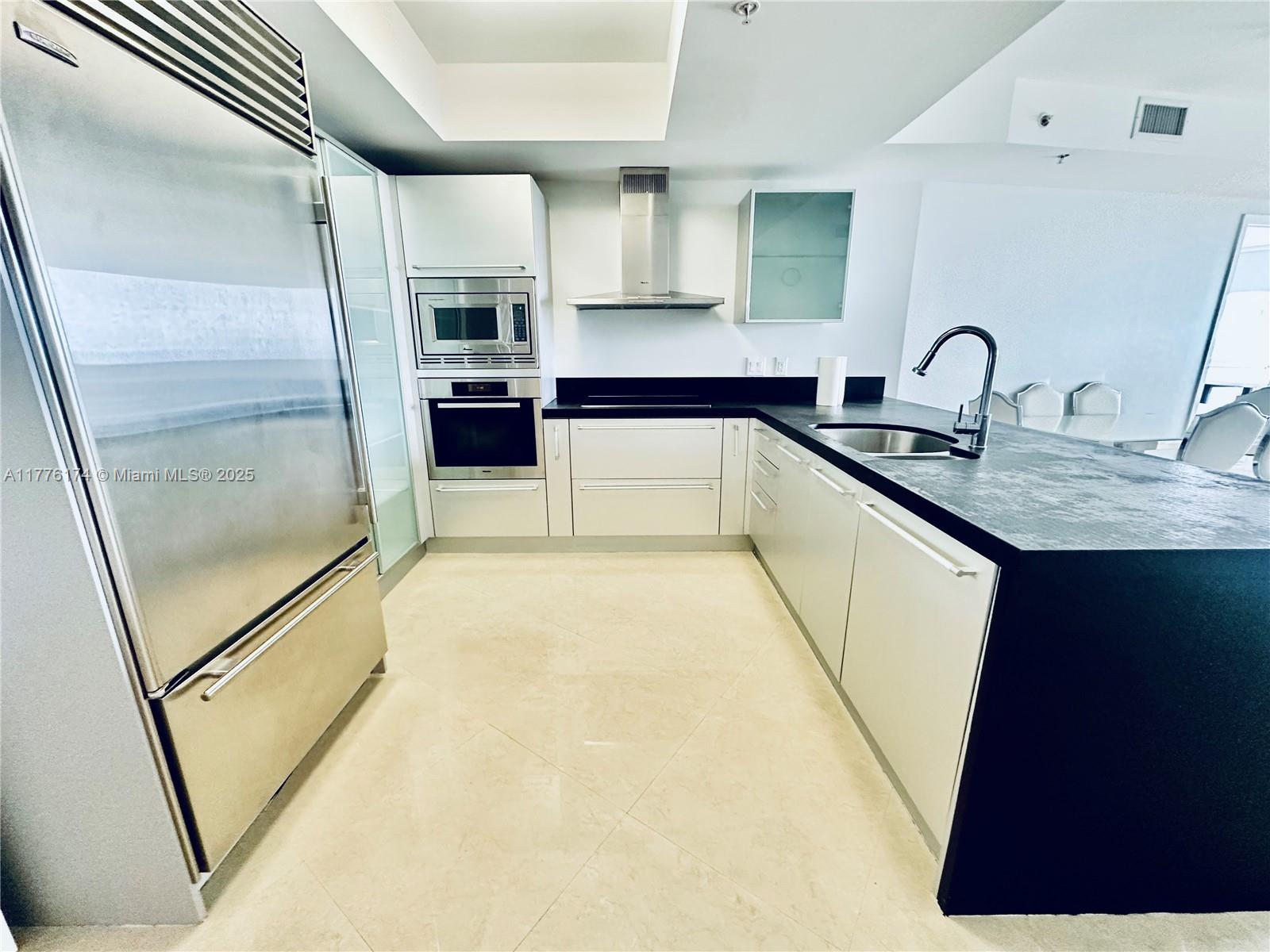TRUMP ROYALE CONDO - Residential Lease