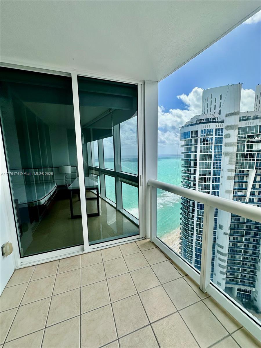 TRUMP ROYALE CONDO - Residential Lease