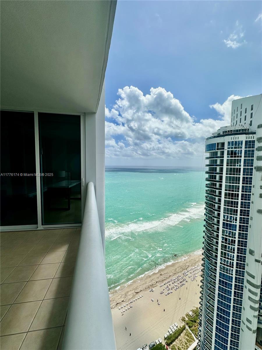 TRUMP ROYALE CONDO - Residential Lease