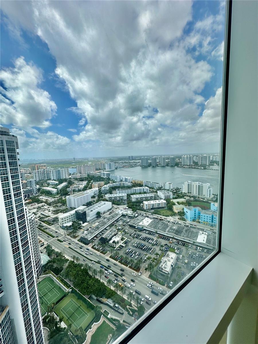 TRUMP ROYALE CONDO - Residential Lease
