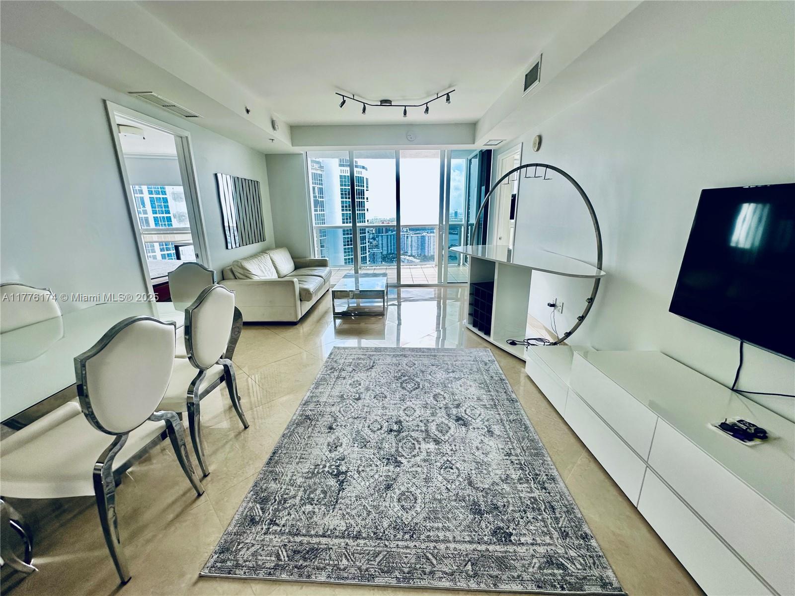 TRUMP ROYALE CONDO - Residential Lease