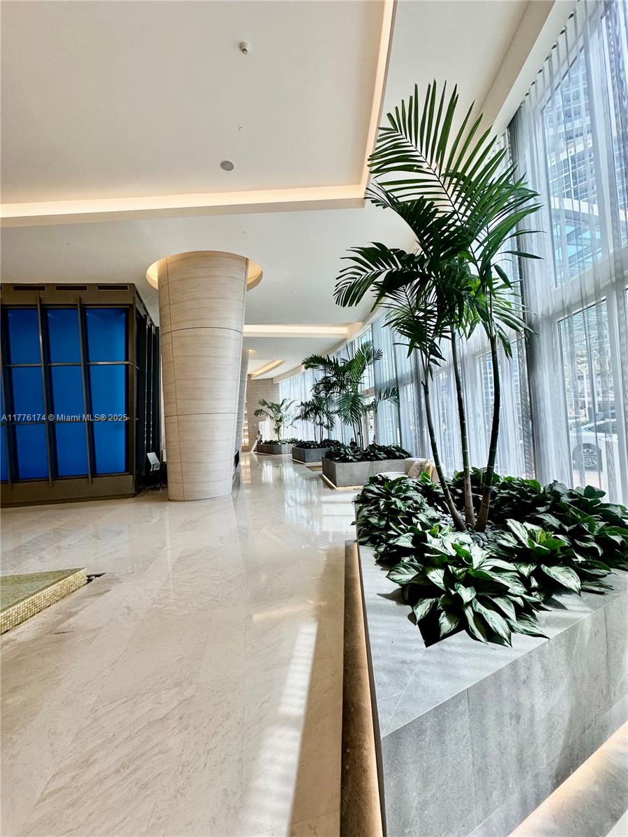 TRUMP ROYALE CONDO - Residential Lease
