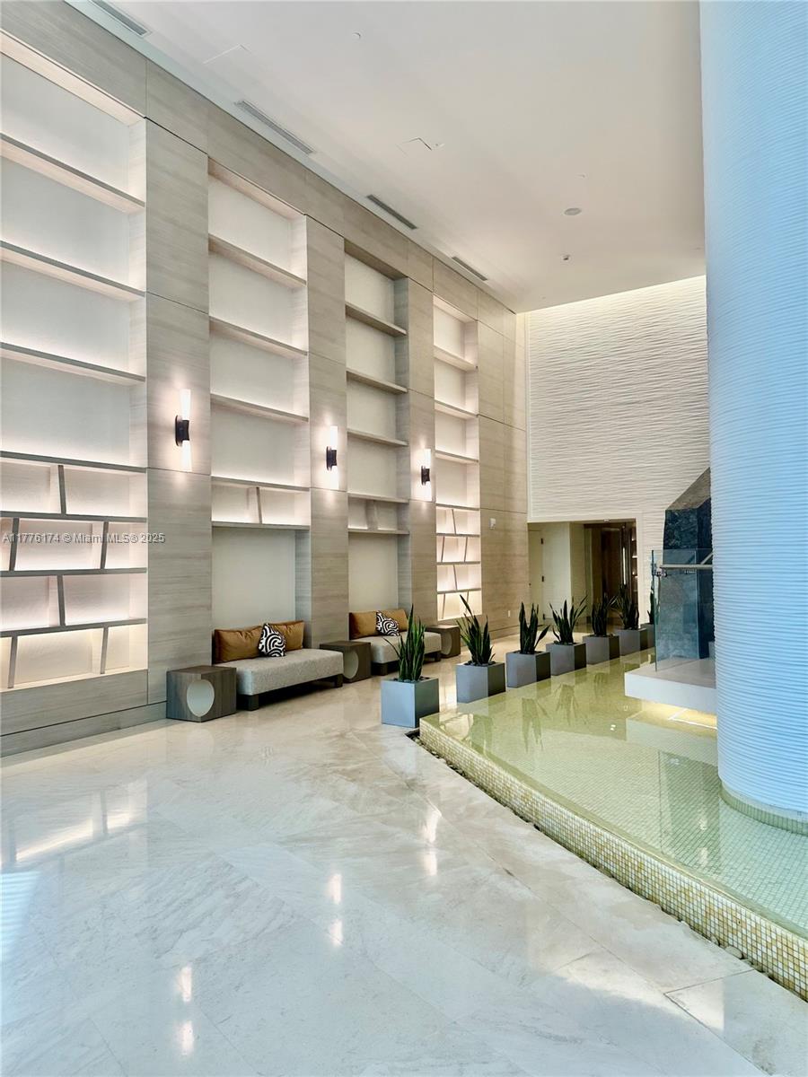 TRUMP ROYALE CONDO - Residential Lease
