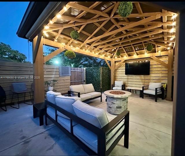 LA MAISON AT THE HAMMOCKS - Residential