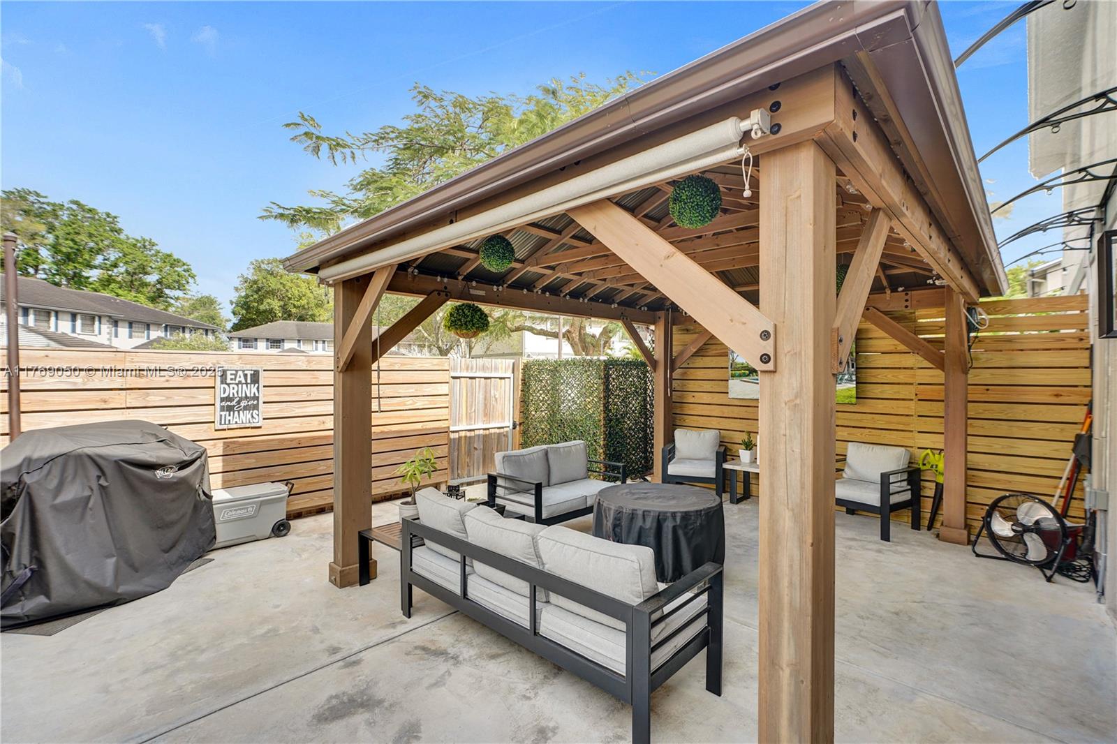 LA MAISON AT THE HAMMOCKS - Residential