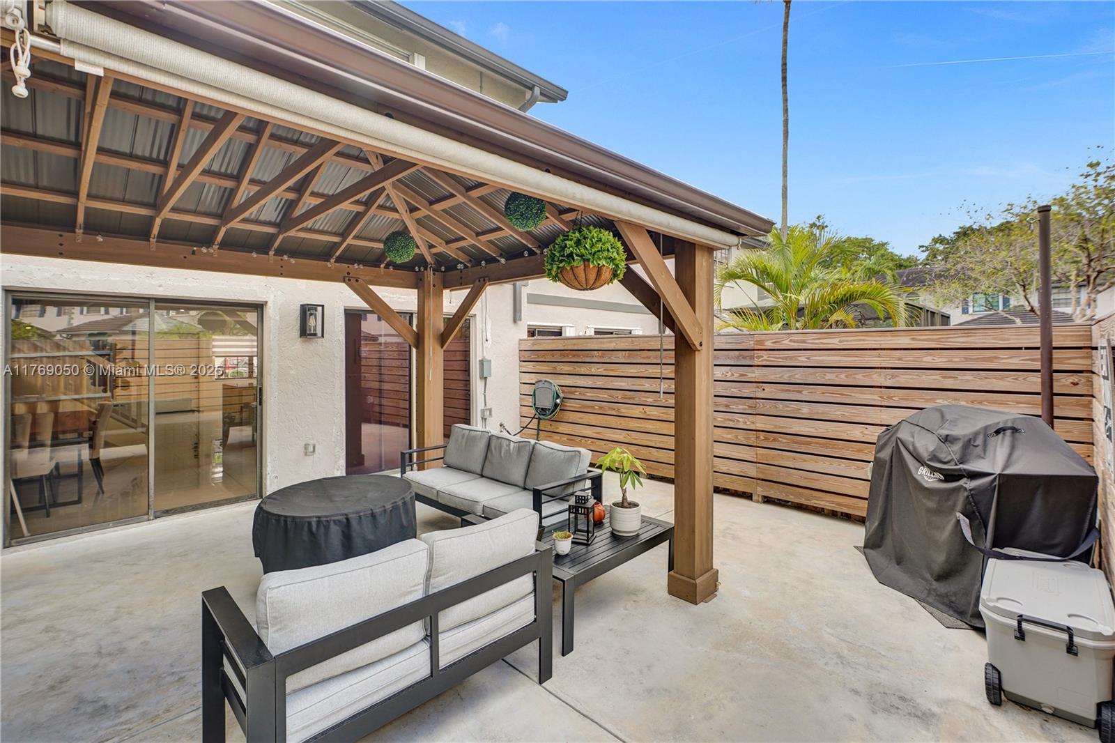 LA MAISON AT THE HAMMOCKS - Residential