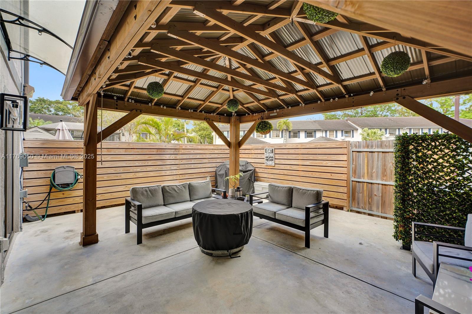 LA MAISON AT THE HAMMOCKS - Residential