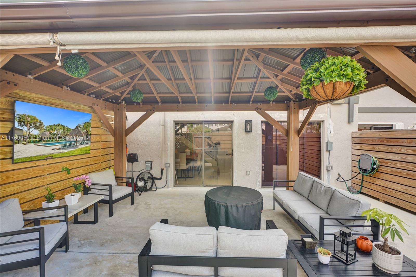 LA MAISON AT THE HAMMOCKS - Residential