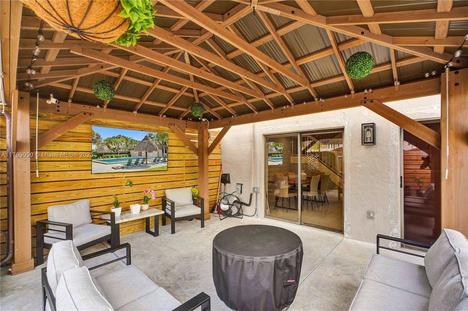 LA MAISON AT THE HAMMOCKS - Residential