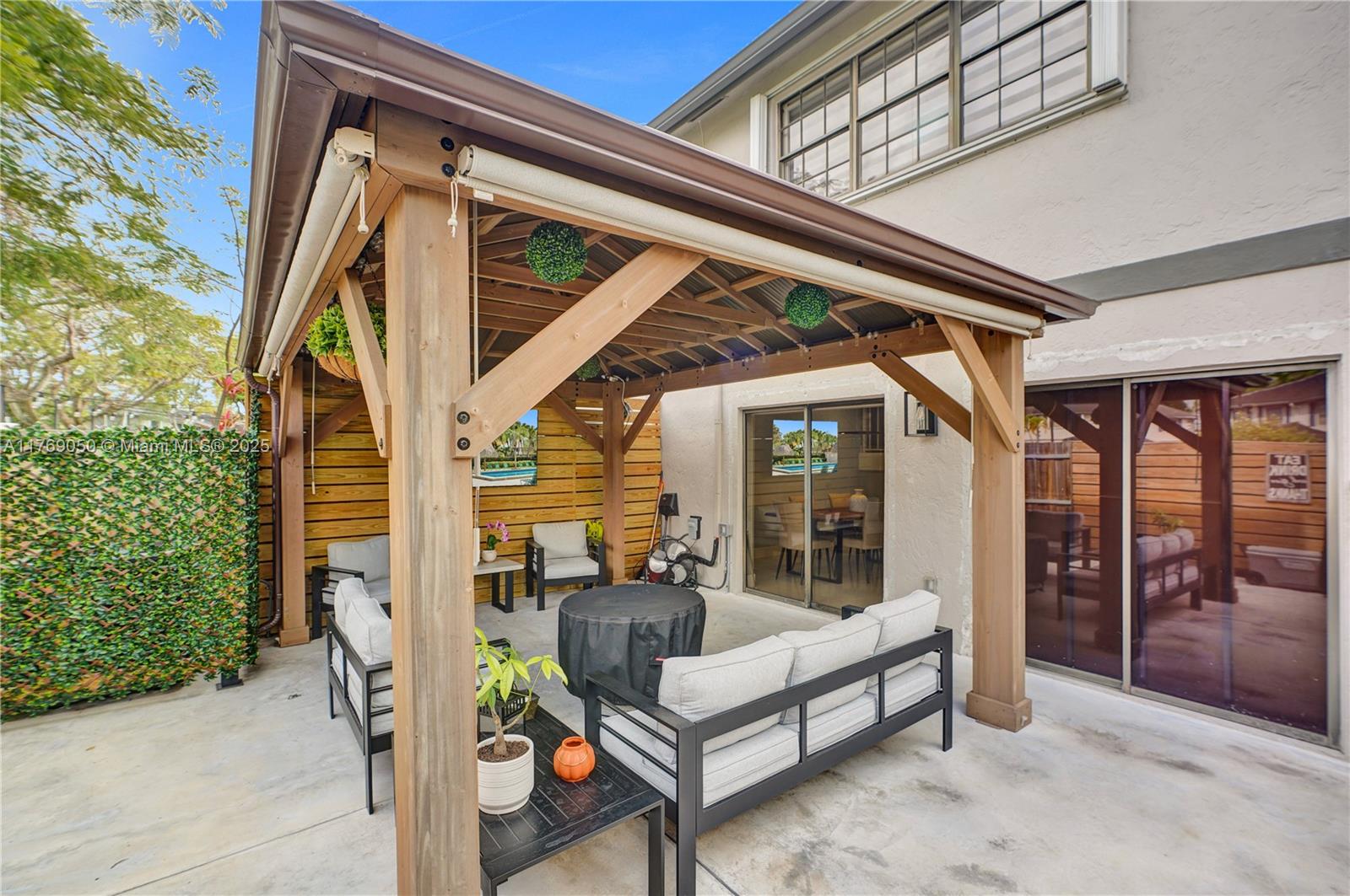 LA MAISON AT THE HAMMOCKS - Residential