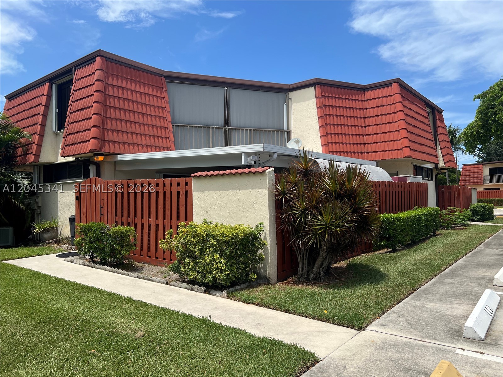 SOMERSET - Residential Lease