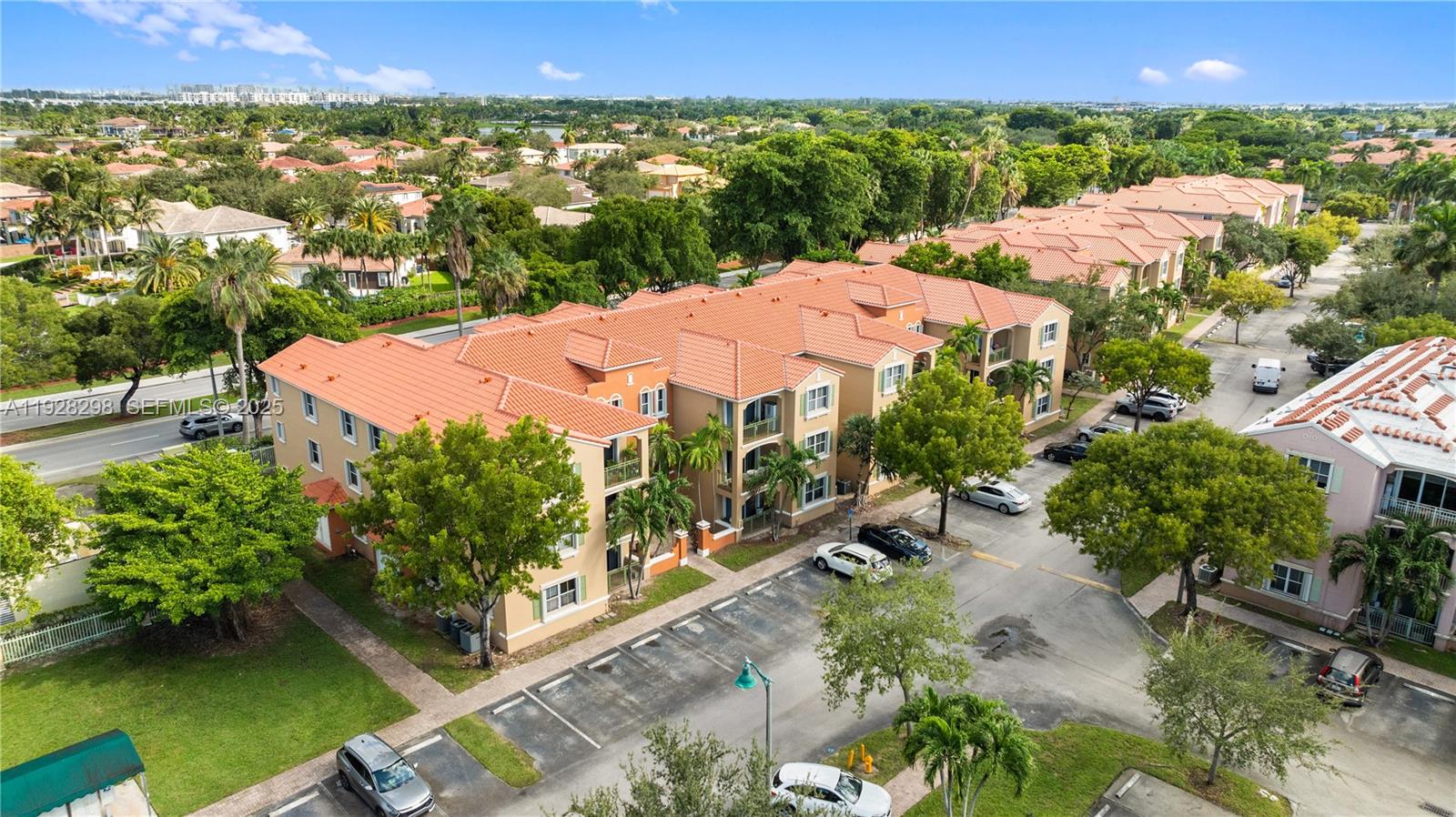 THE COURTS AT DORAL ISLES - Residential