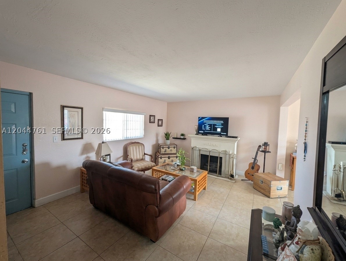 SUNSHINE CONDO - Residential