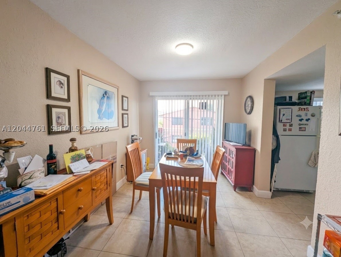 SUNSHINE CONDO - Residential