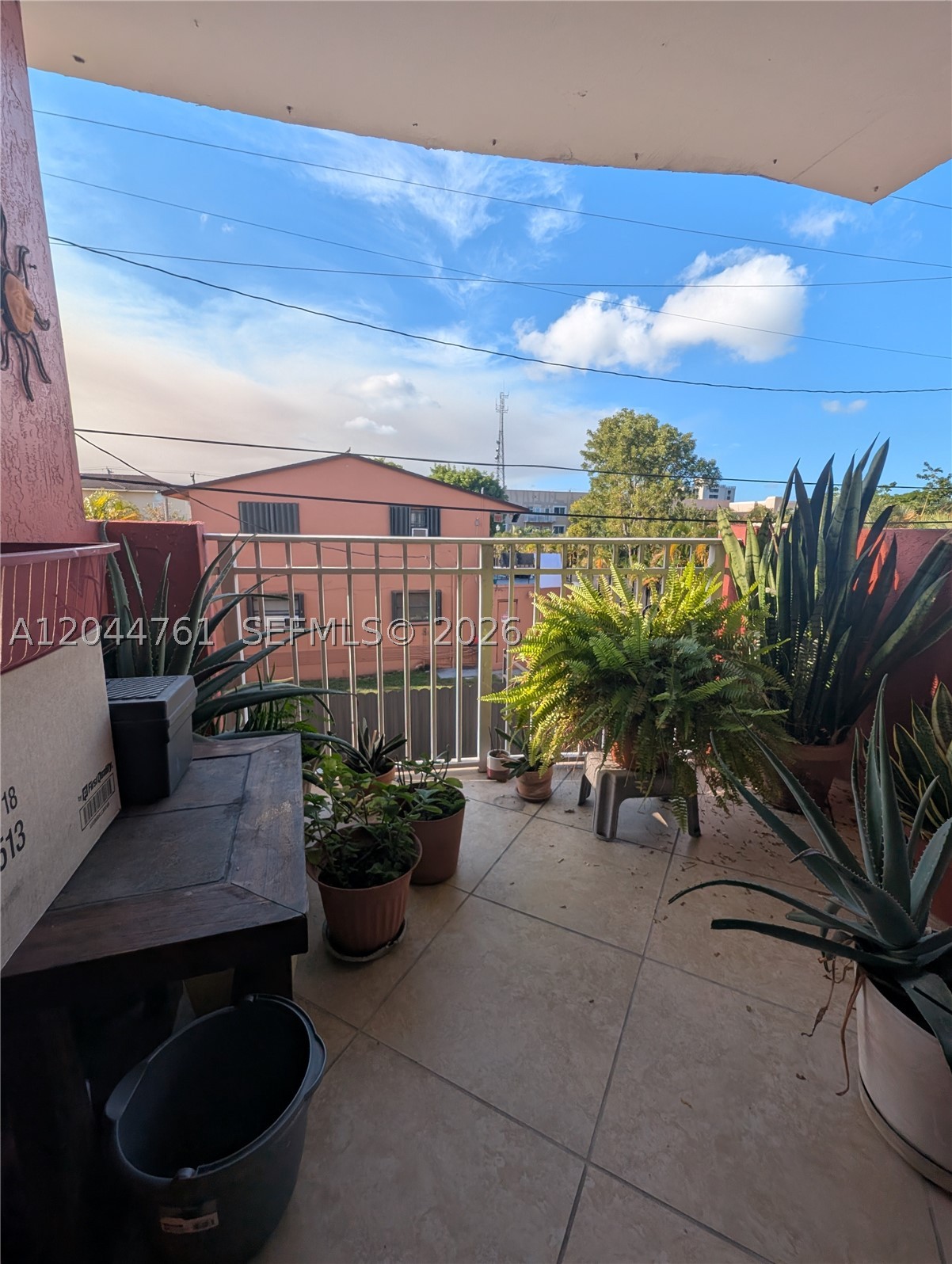 SUNSHINE CONDO - Residential