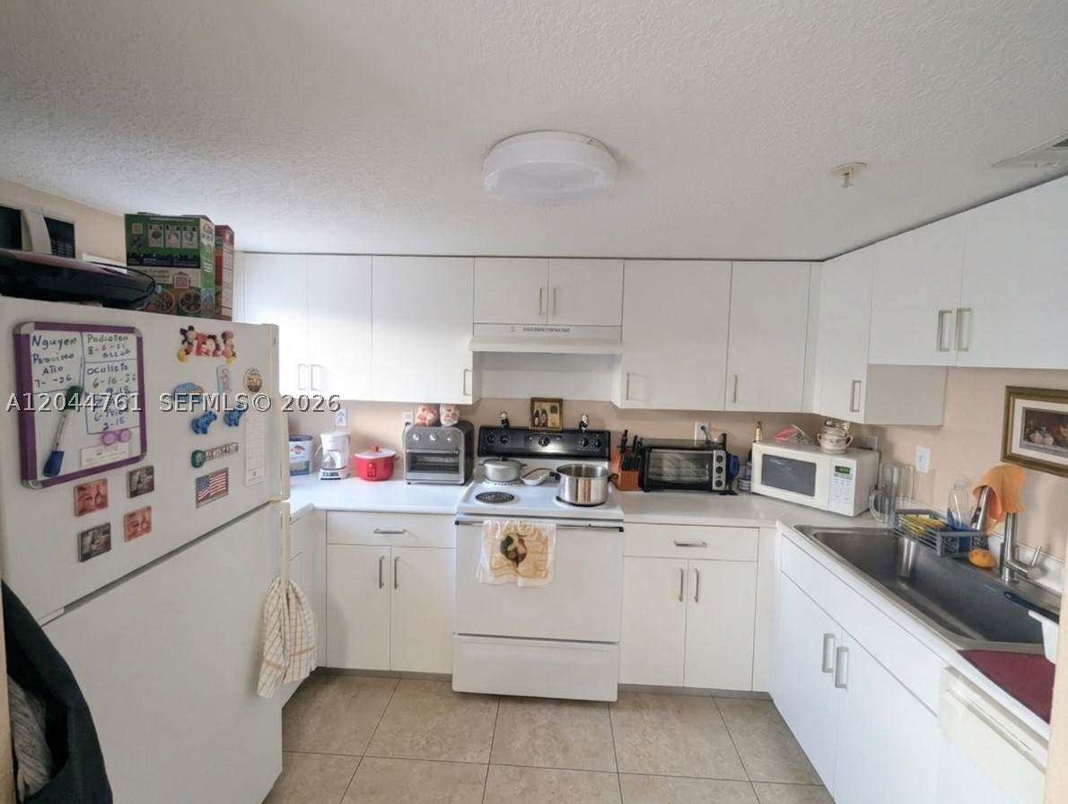 SUNSHINE CONDO - Residential