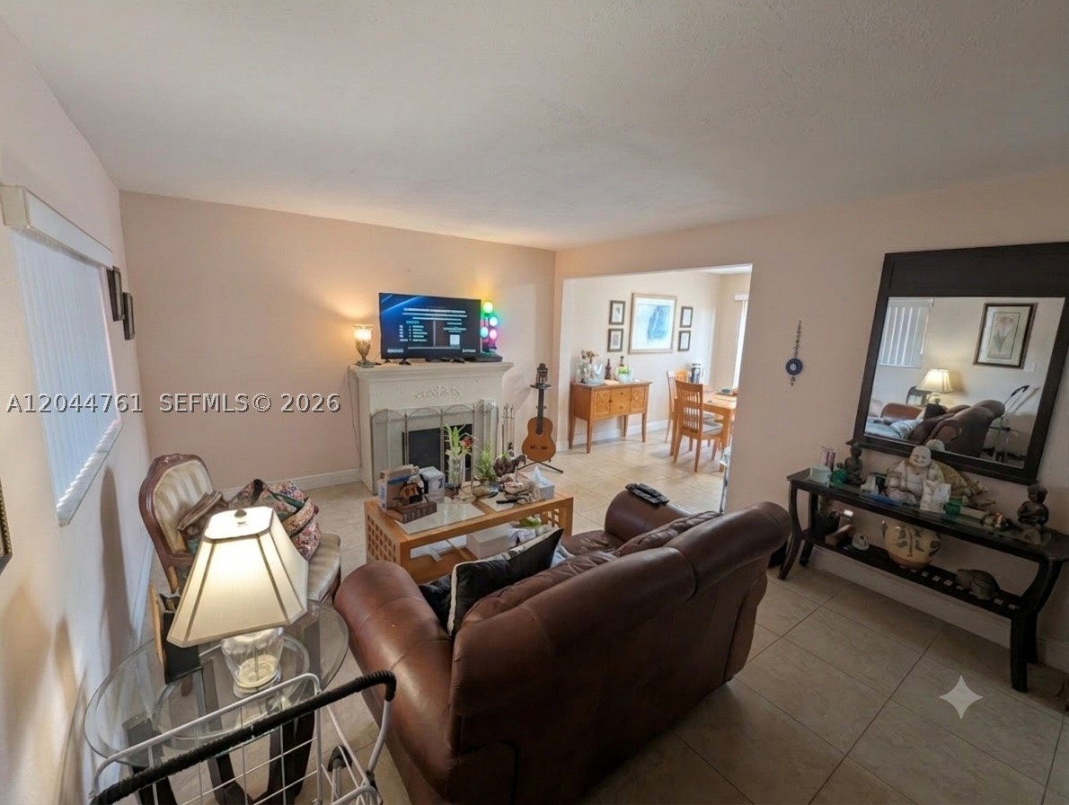 SUNSHINE CONDO - Residential