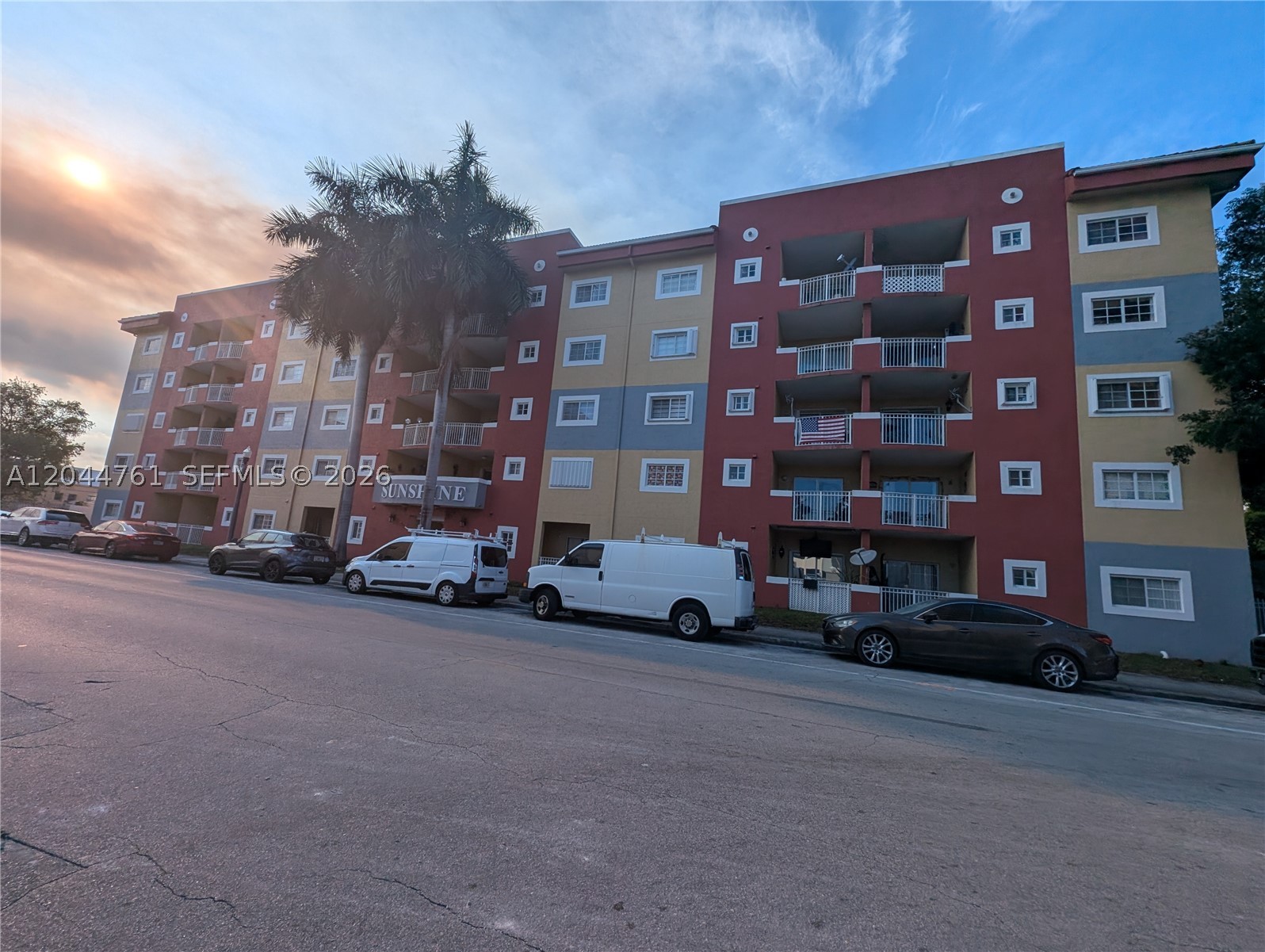 SUNSHINE CONDO - Residential