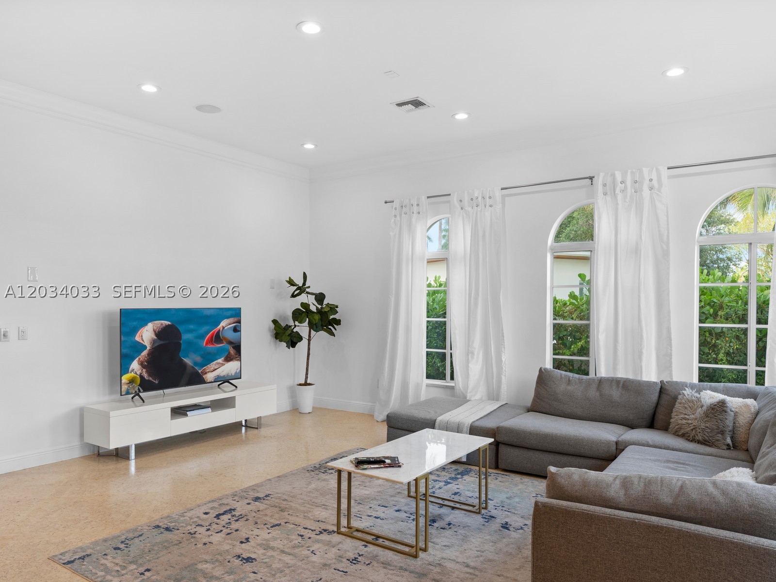 HOLLYWOOD LAKES SECTION - Residential Lease