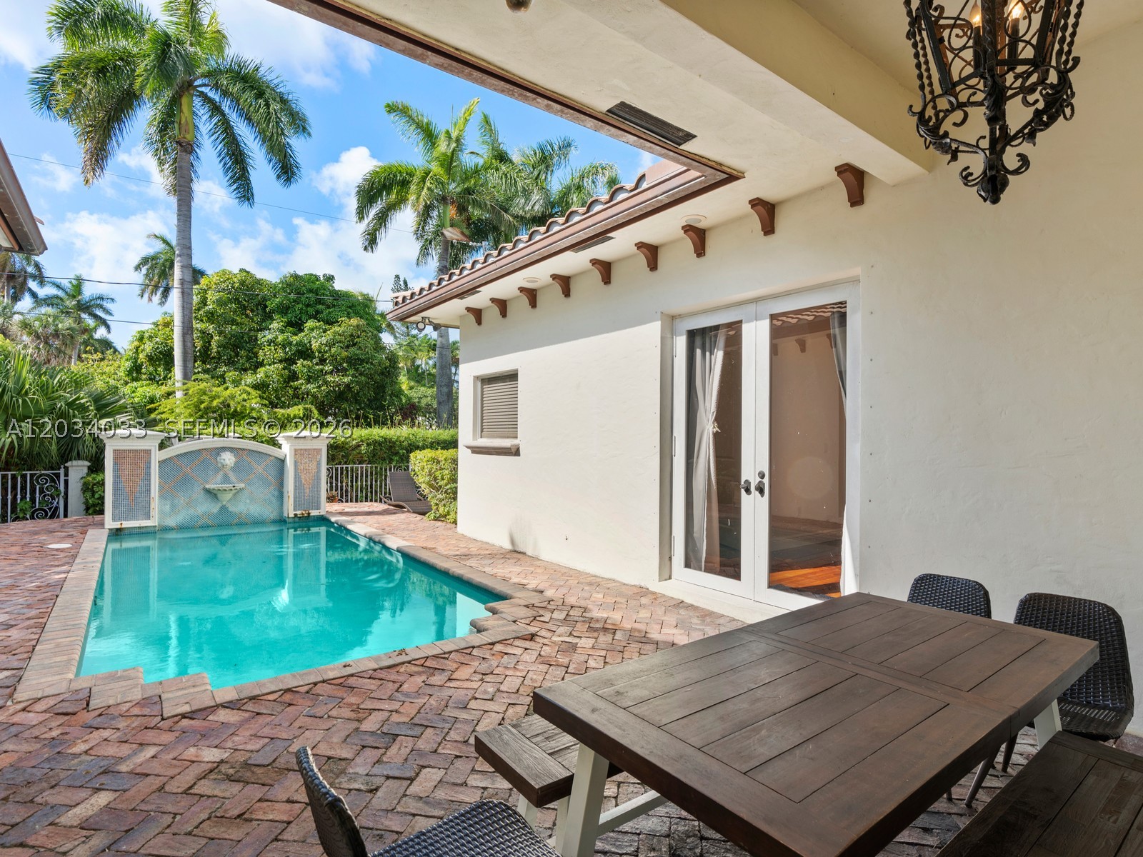 HOLLYWOOD LAKES SECTION - Residential Lease