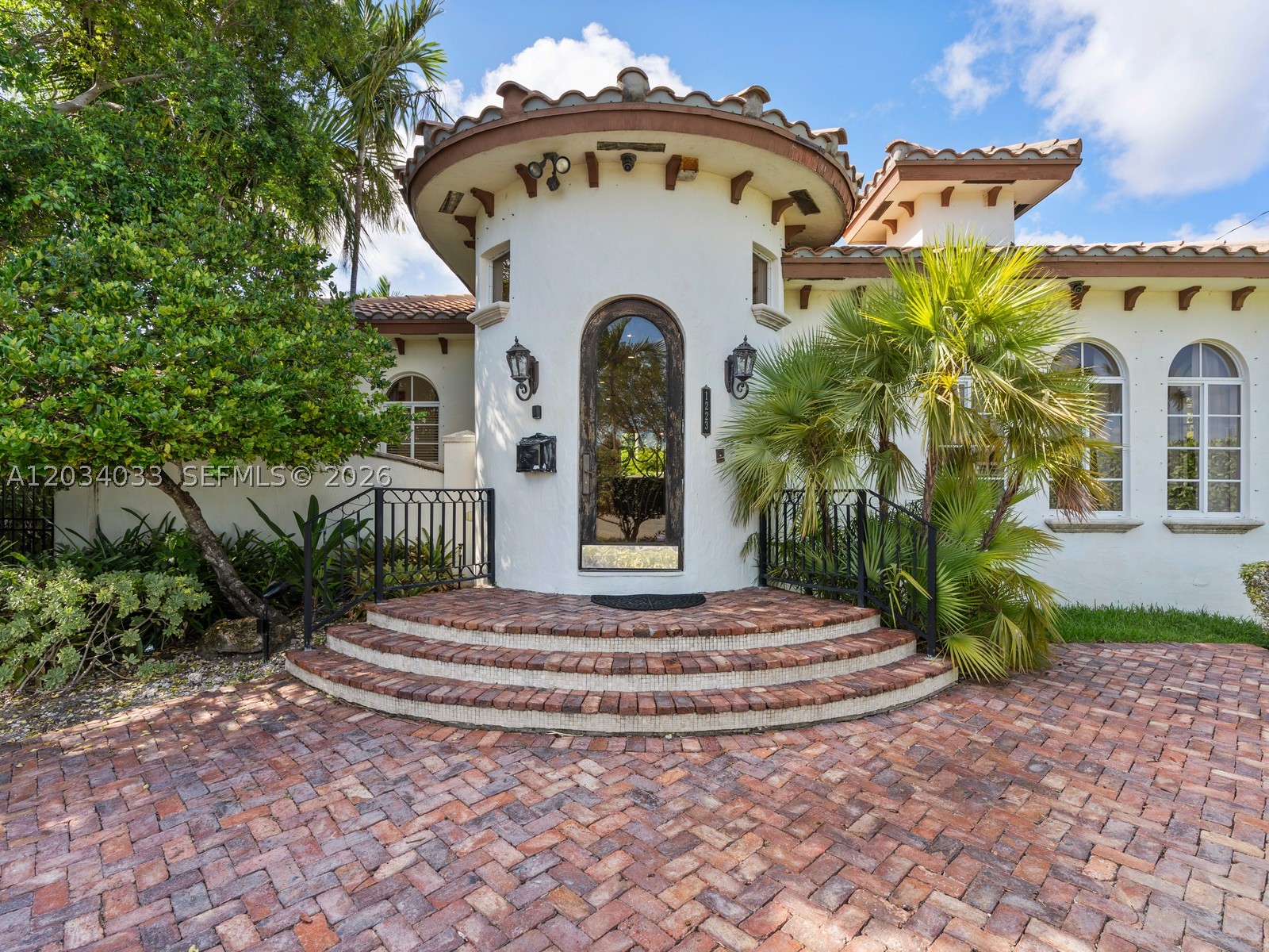 HOLLYWOOD LAKES SECTION - Residential Lease