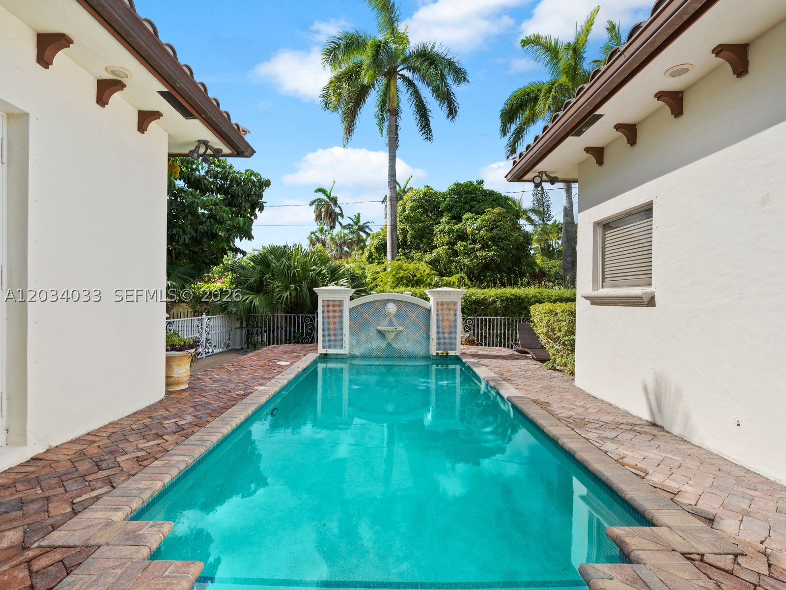 HOLLYWOOD LAKES SECTION - Residential Lease