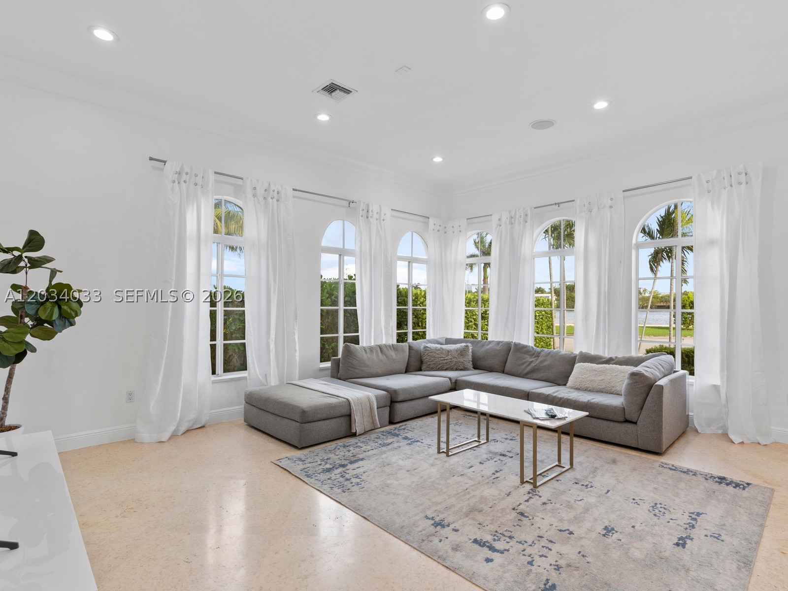 HOLLYWOOD LAKES SECTION - Residential Lease
