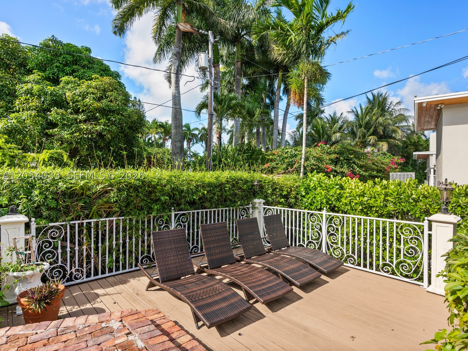 HOLLYWOOD LAKES SECTION - Residential Lease