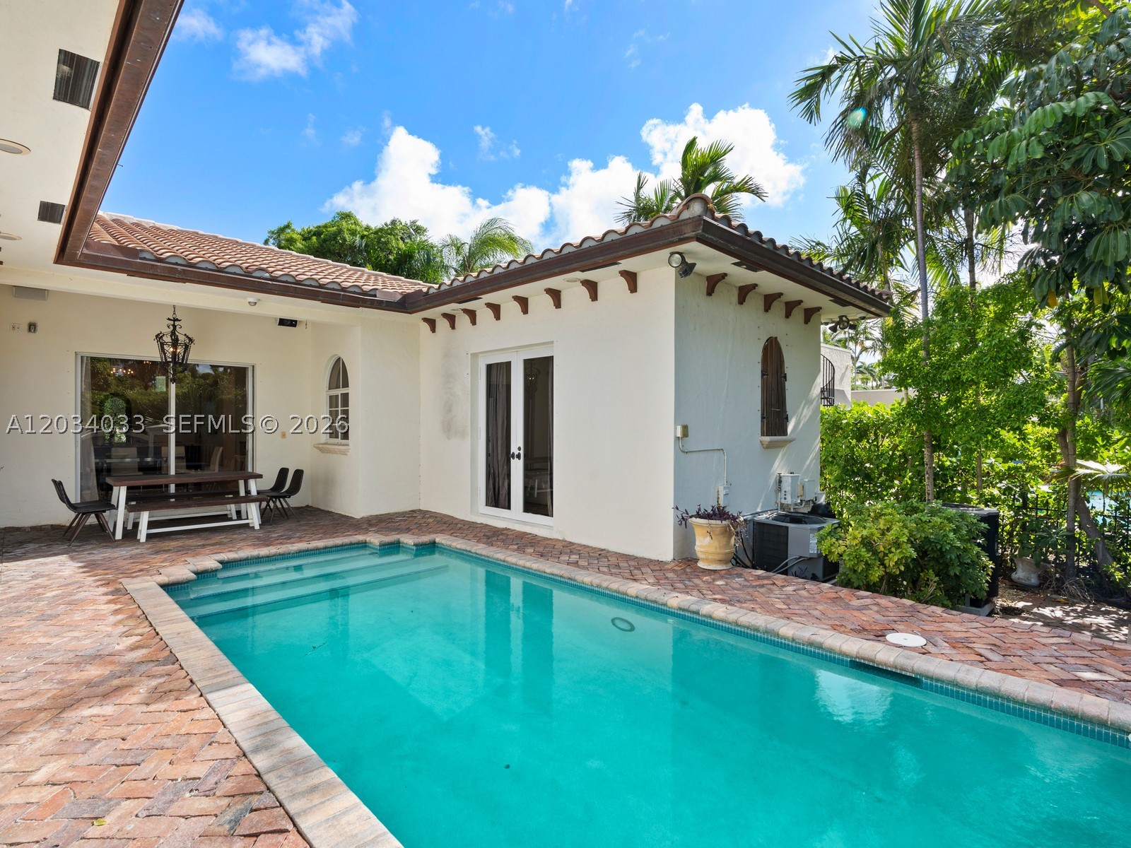 HOLLYWOOD LAKES SECTION - Residential Lease