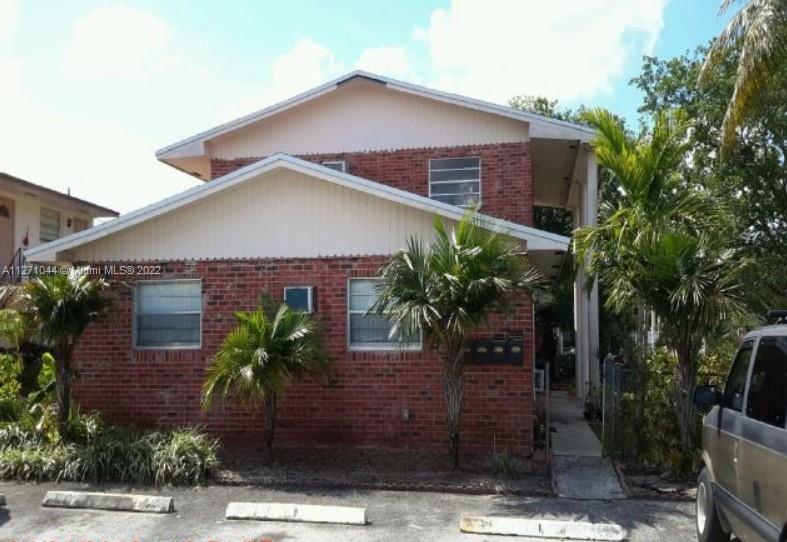Freshly repainted, fully tiled, corner one bedroom apartment in the heart of Davie; move-in ready; no association approval; near colleges and schools, shopping, highways and more.
