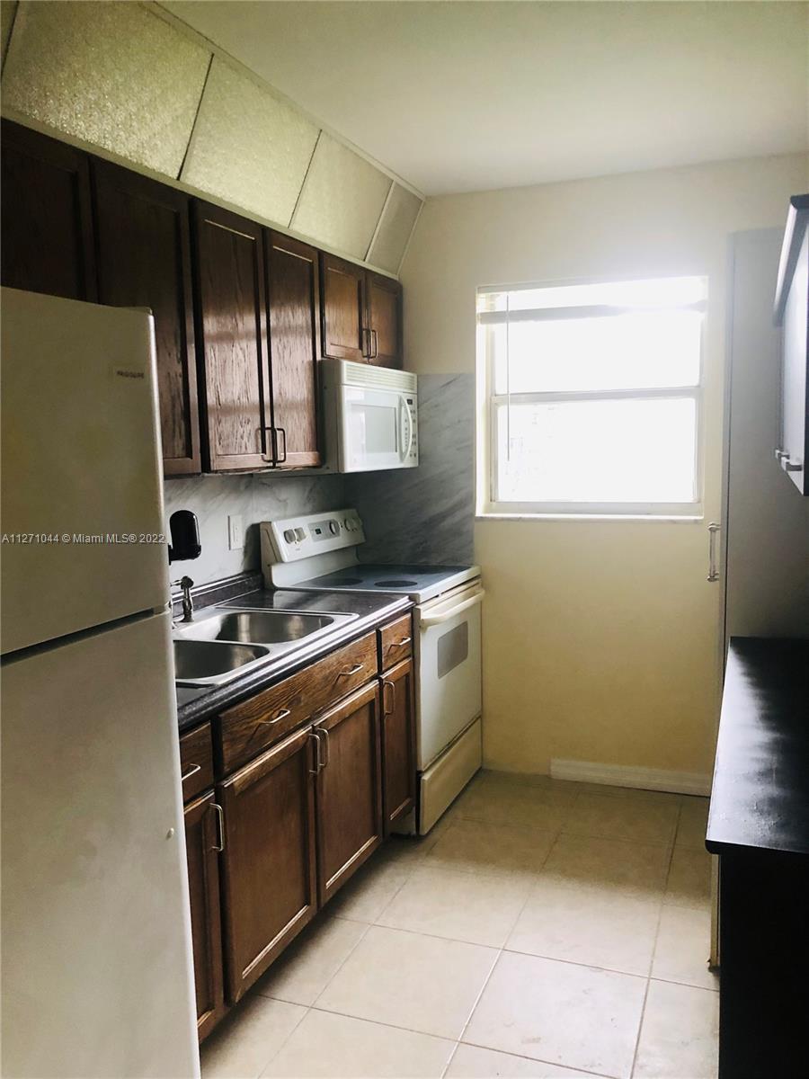 DAVIE AREA SUB - Residential Lease