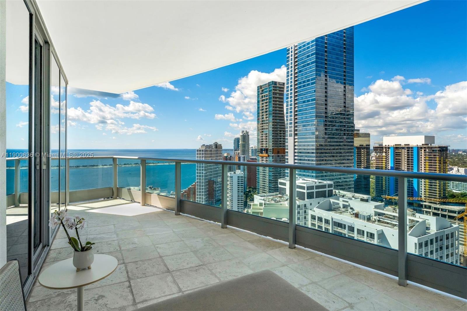 JADE BRICKELL RESIDENCES - Residential